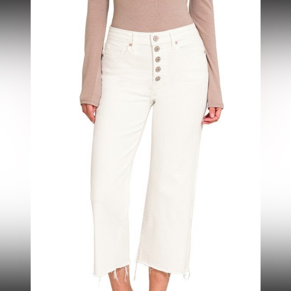 Zenana - BUTTON FLY RAW HEM WIDE LEG WHITE DENIM PANTS. Size 29